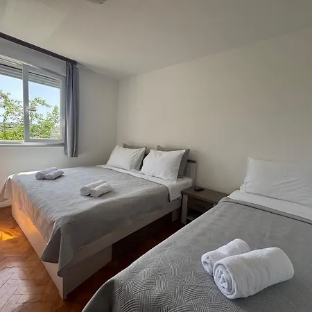 Ivy Apartment Split